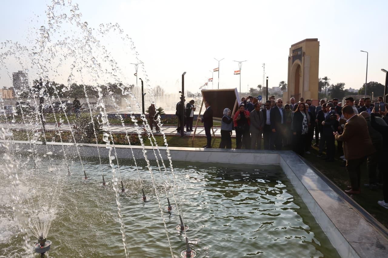 وزيرة التنمية المحلية ومحافظ الإسماعيلية يفتتحان ميدان «الإسماعيلية» ومجمع محال نادي الفيروز - الخليج الان