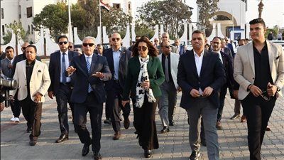 وزيرة التنمية المحلية ومحافظ الإسماعيلية يفتتحان ميدان «الإسماعيلية» ومجمع محال نادي الفيروز - الخليج الان