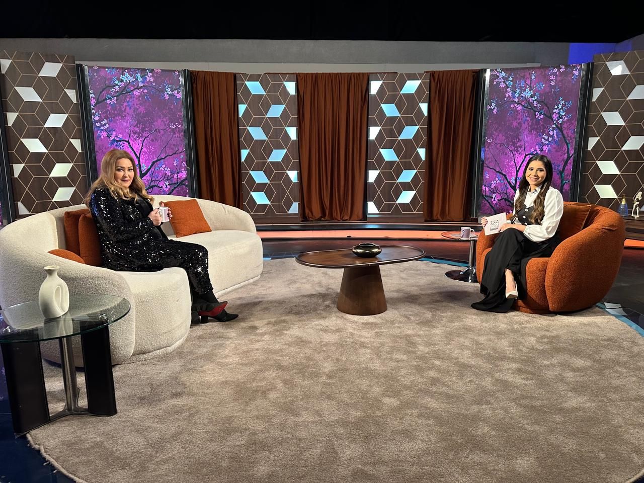 نهال عنبر: حاولت أصلح بين ابني ومراته لكن الطلاق كان قرارهم وهذه حقيقة تعدد زيجاتي - الخليج الان