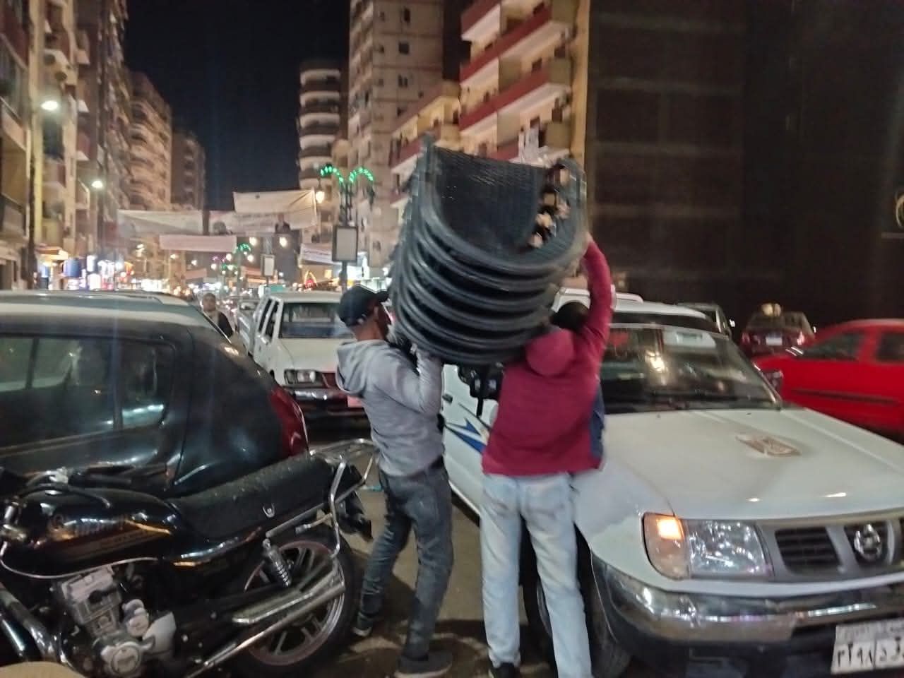 حملات مكثفة لرفع الإشغالات والتعديات على حرم الطريق والتأكد من النظافة العامة - الخليج الان