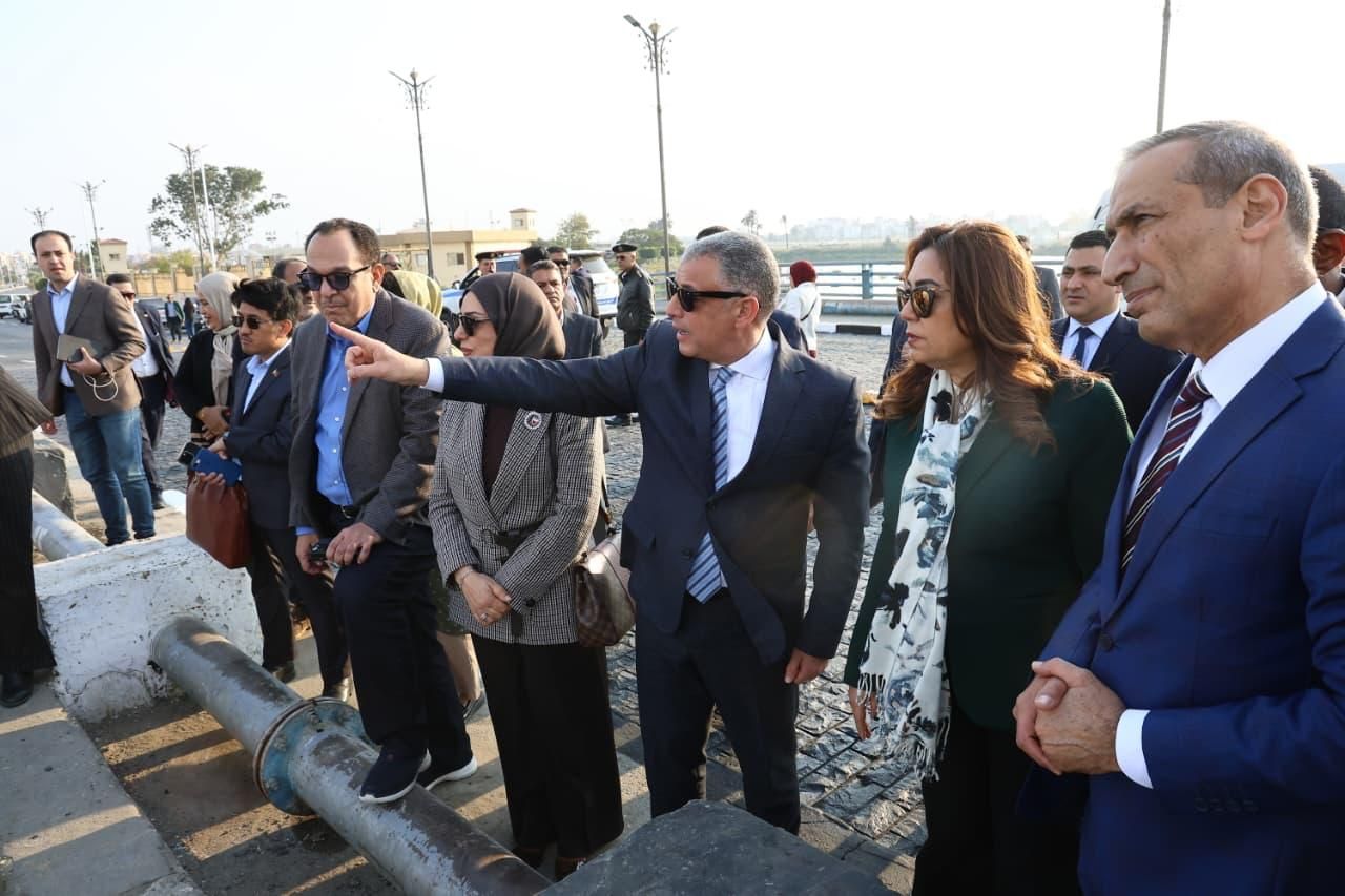 وزيرة التنمية المحلية ومحافظ الإسماعيلية يفتتحان ميدان «الإسماعيلية» ومجمع محال نادي الفيروز - الخليج الان