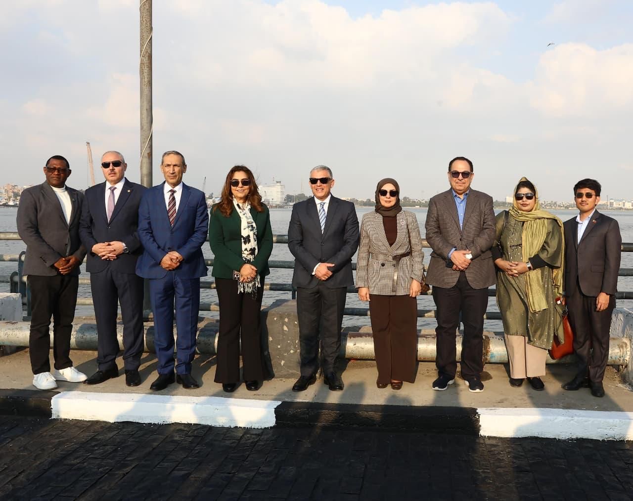 وزيرة التنمية المحلية ومحافظ الإسماعيلية يفتتحان ميدان «الإسماعيلية» ومجمع محال نادي الفيروز - الخليج الان