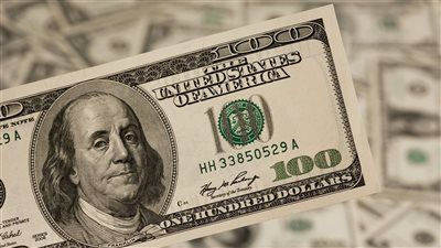 تراجع سعر الدولار في البنوك المصرية بعد قرار المركزي بخفض أسعار الفائدة - الخليج الان