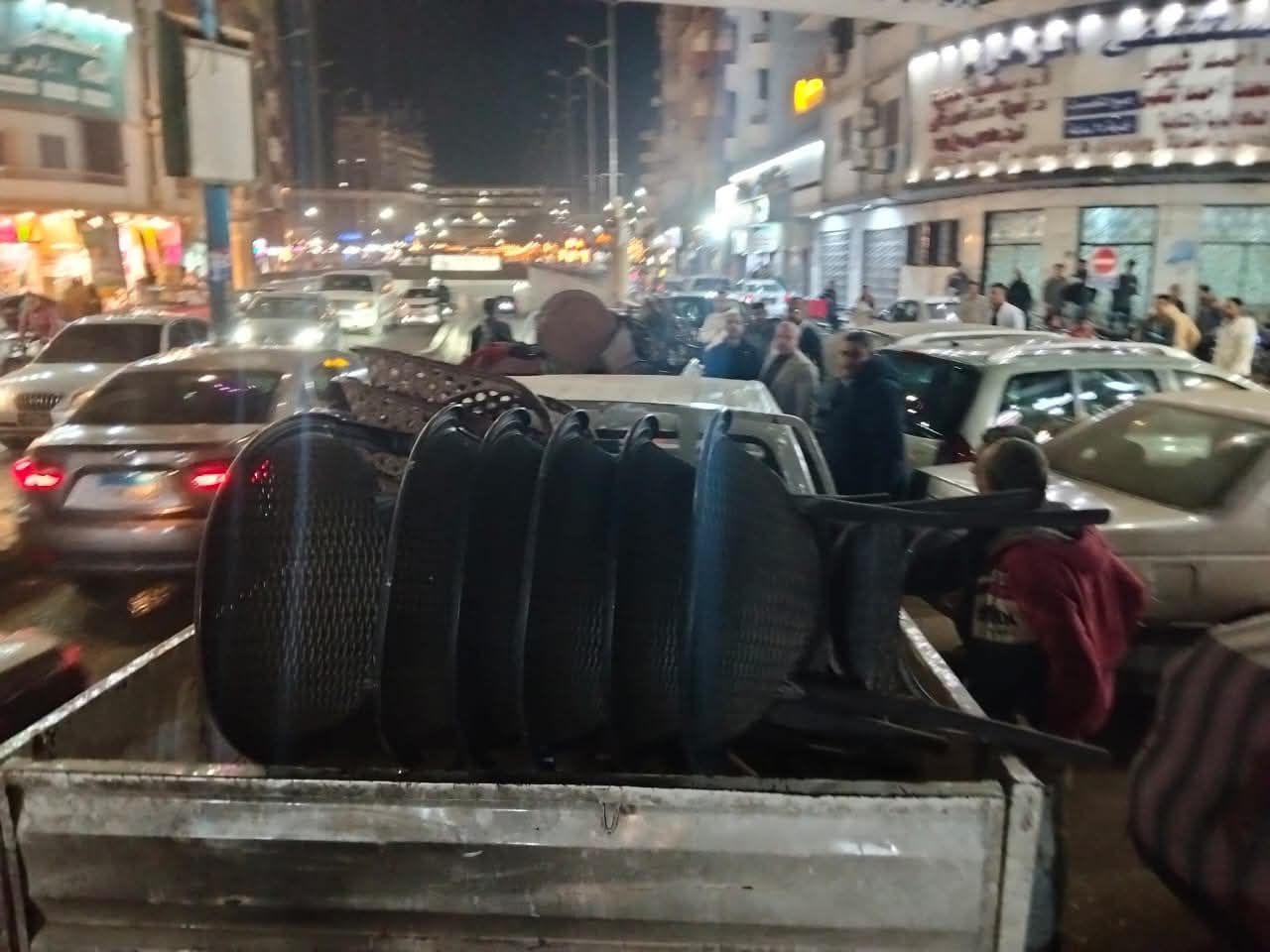 حملات مكثفة لرفع الإشغالات والتعديات على حرم الطريق والتأكد من النظافة العامة - الخليج الان