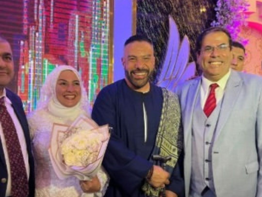 جلباب صعيدي وعروس محجبة.. الصور الأولى من حفل زفاف الفنان محمد خميس - الخليج الان