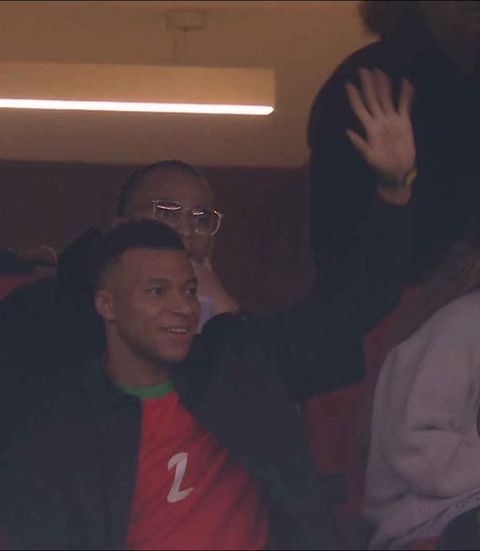 كيليان مبابي لاعب ريال مدريد ومنتخب فرنسا يصل ملعب الأمير مولاي عبد الله لدعم أشرف حكيمي ومنتخب المغرب في أمم أفريقيا - الخليج الان