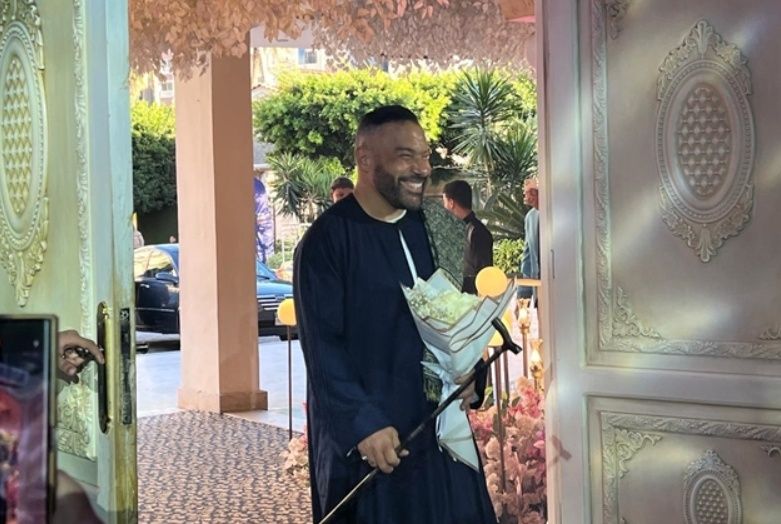 جلباب صعيدي وعروس محجبة.. الصور الأولى من حفل زفاف الفنان محمد خميس - الخليج الان