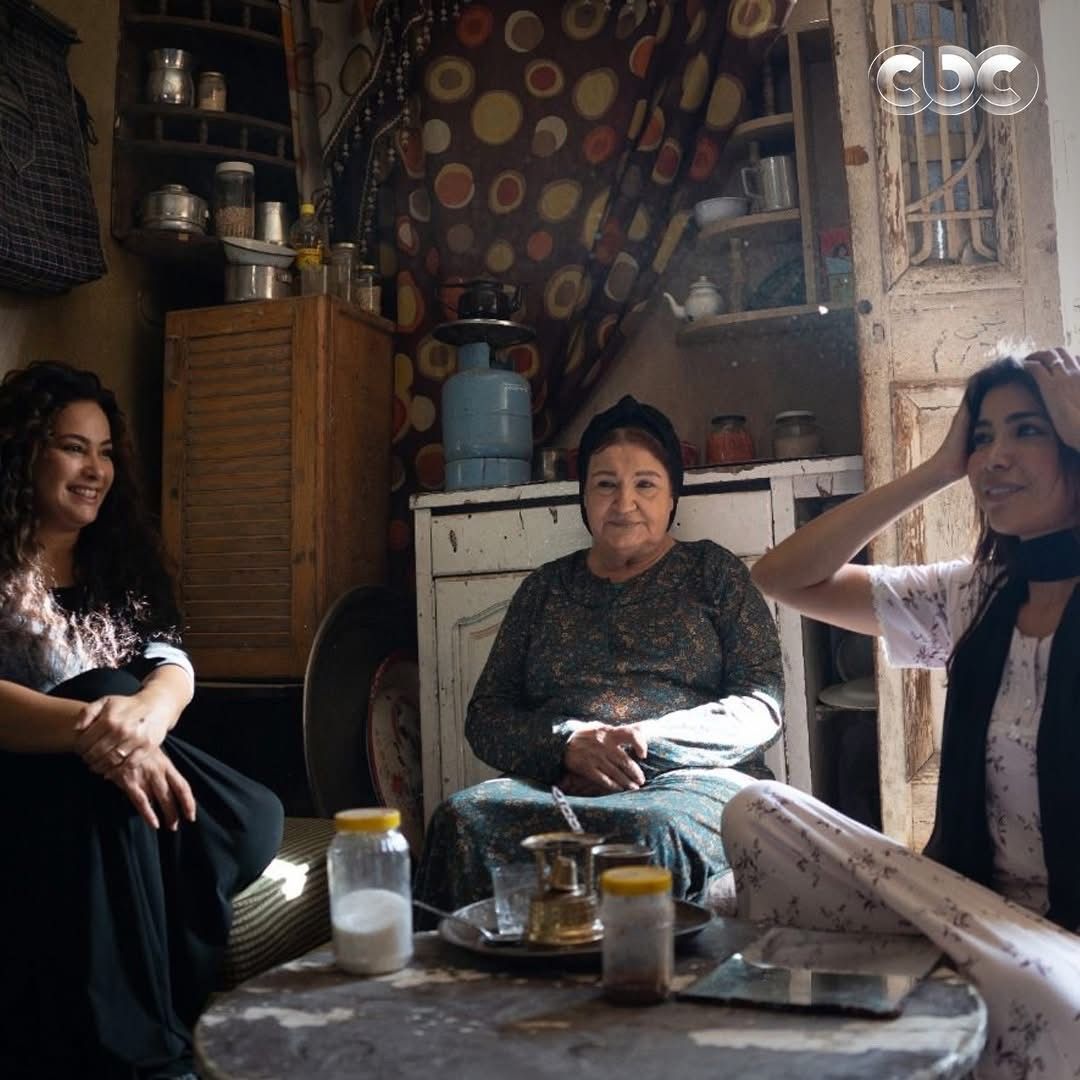 أجواء شعبية.. الصور الأولى من مسلسل مناعة لـ هند صبري في رمضان 2026 - الخليج الان