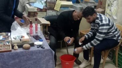 إعدام منتجات دواجن ومستحضرات تجميل منتهية الصلاحية بالوادي الجديد - الخليج الان