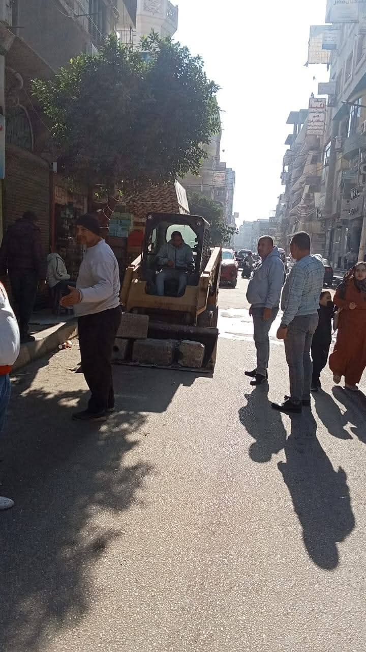 لليوم الثاني.. محافظ القليوبية يواصل حملة تطهير شوارع بنها من الإشغالات - الخليج الان