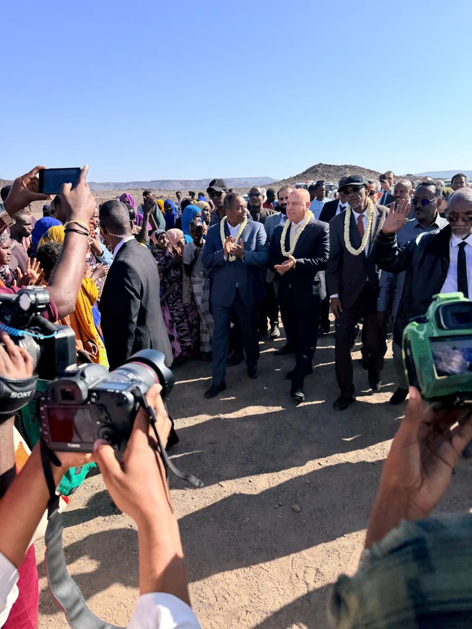 وزير الصناعة يفتتح محطة الطاقة الشمسية بقرية "عمر كجع" بمنطقة عرتا" بجيبوتي - الخليج الان