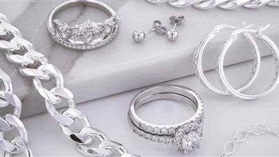 الفضة تقترب من مكاسب 160% في 2025 بعد واحدة من أعنف موجات التداول في تاريخها - الخليج الان