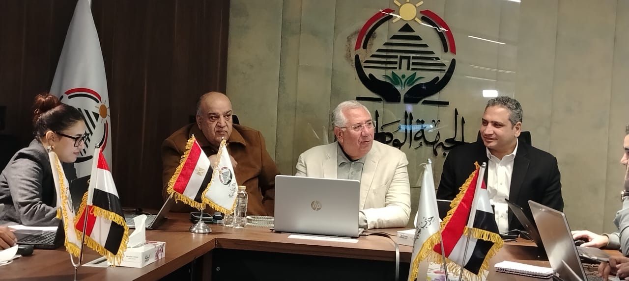 السيد القصير يتفقد غرفة العمليات المركزية للجبهة الوطنية لمتابعة جولة الإعادة في انتخابات النواب 2025 - الخليج الان