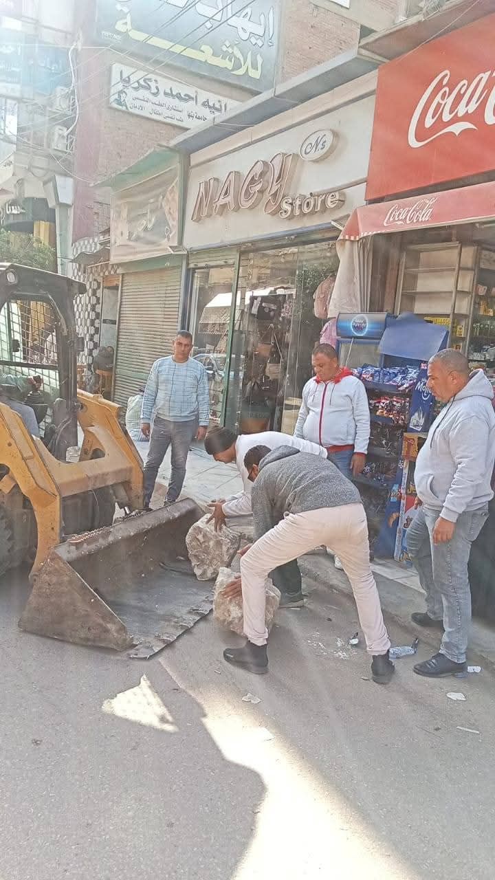 لليوم الثاني.. محافظ القليوبية يواصل حملة تطهير شوارع بنها من الإشغالات - الخليج الان