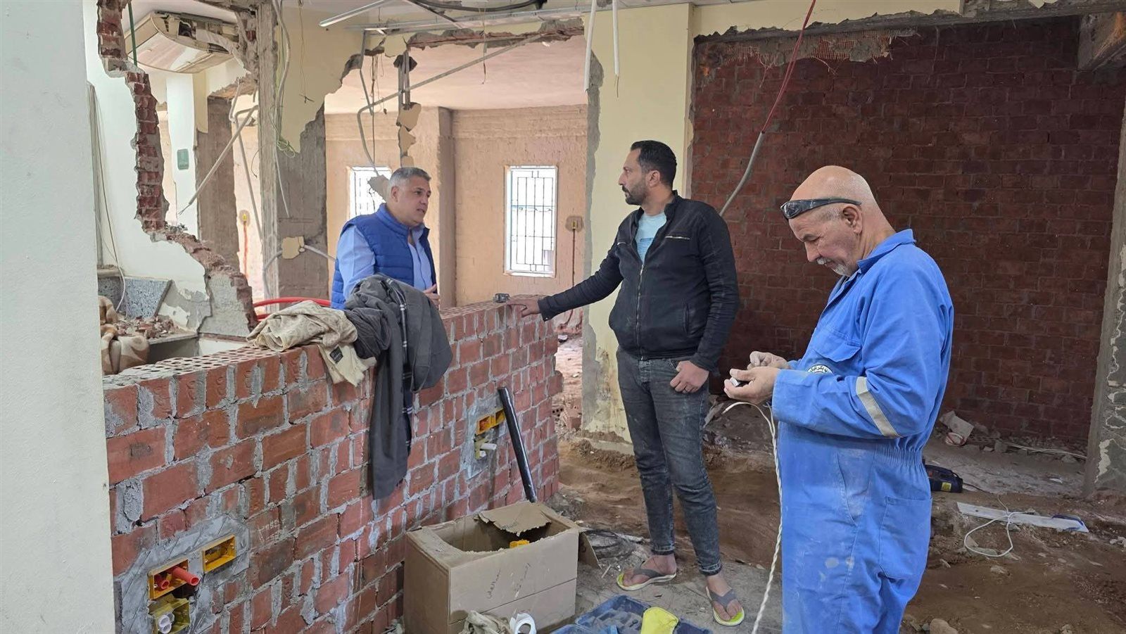 رئيس حي جنوب الغردقة يتابع أعمال تطوير المركز التكنولوجي - الخليج الان