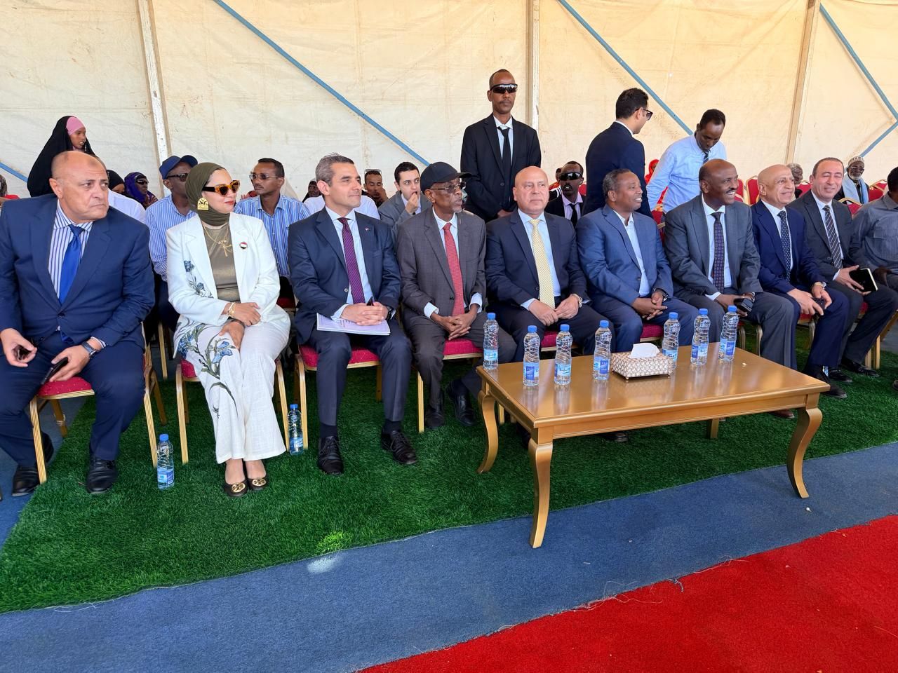 وزير الصناعة يفتتح محطة الطاقة الشمسية بقرية "عمر كجع" بمنطقة عرتا" بجيبوتي - الخليج الان