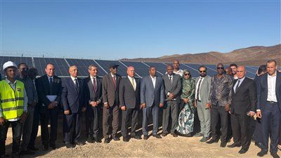 وزير الصناعة يفتتح محطة الطاقة الشمسية بقرية "عمر كجع" بمنطقة عرتا" بجيبوتي - الخليج الان
