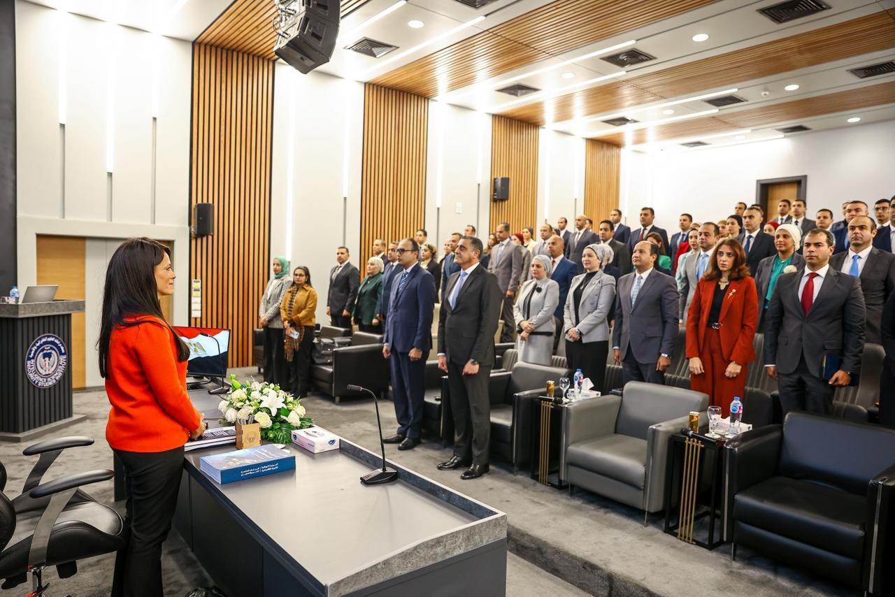 رانيا المشاط تلتقي الملحقين العسكريين المرشحين للعمل بالخارج: القوات المسلحة درع الوطن - الخليج الان