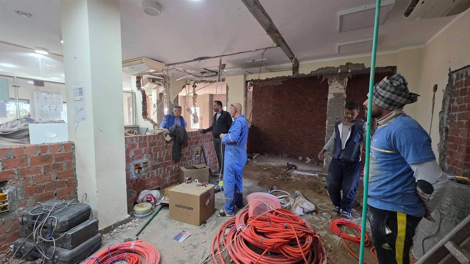 رئيس حي جنوب الغردقة يتابع أعمال تطوير المركز التكنولوجي - الخليج الان