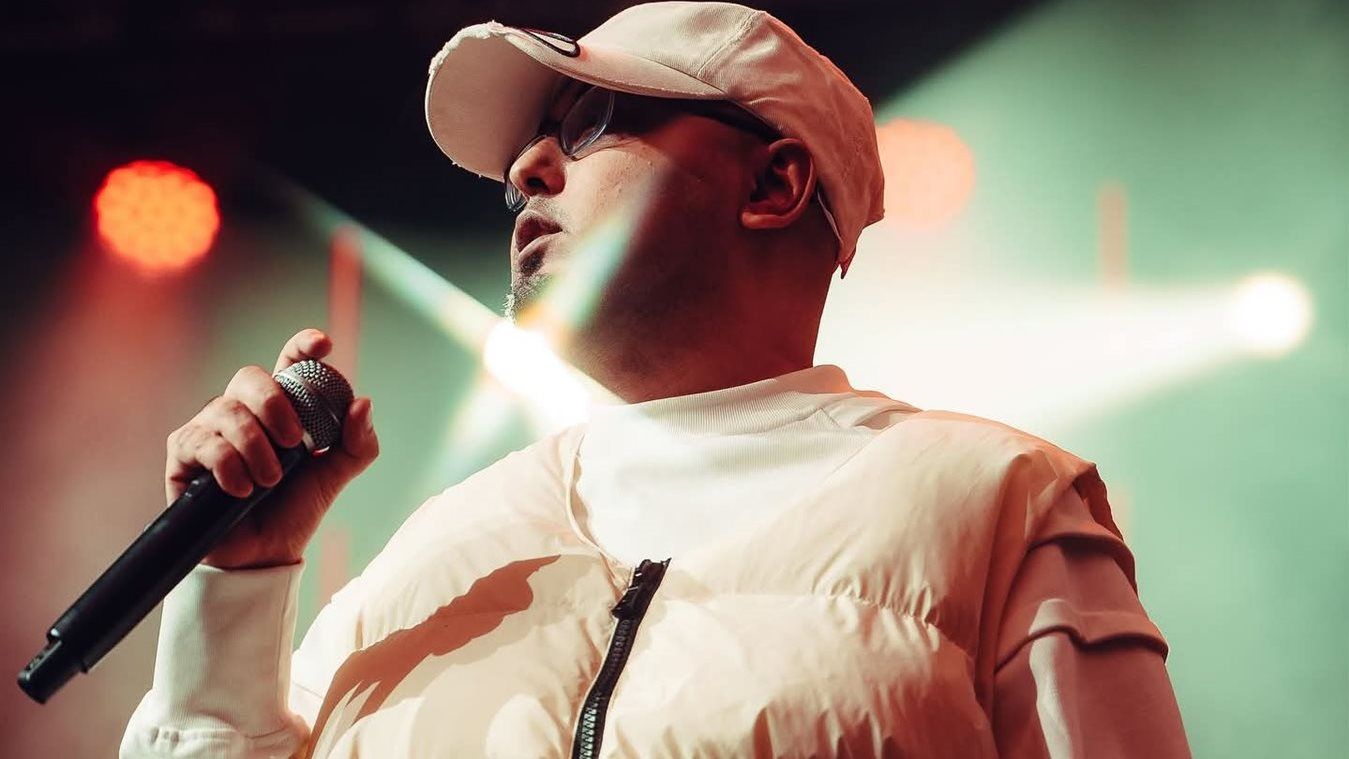 من هو مطرب المهرجانات دقدق؟.. من الغناء في الأفراح الشعبية إلى صدارة يوتيوب - الخليج الان