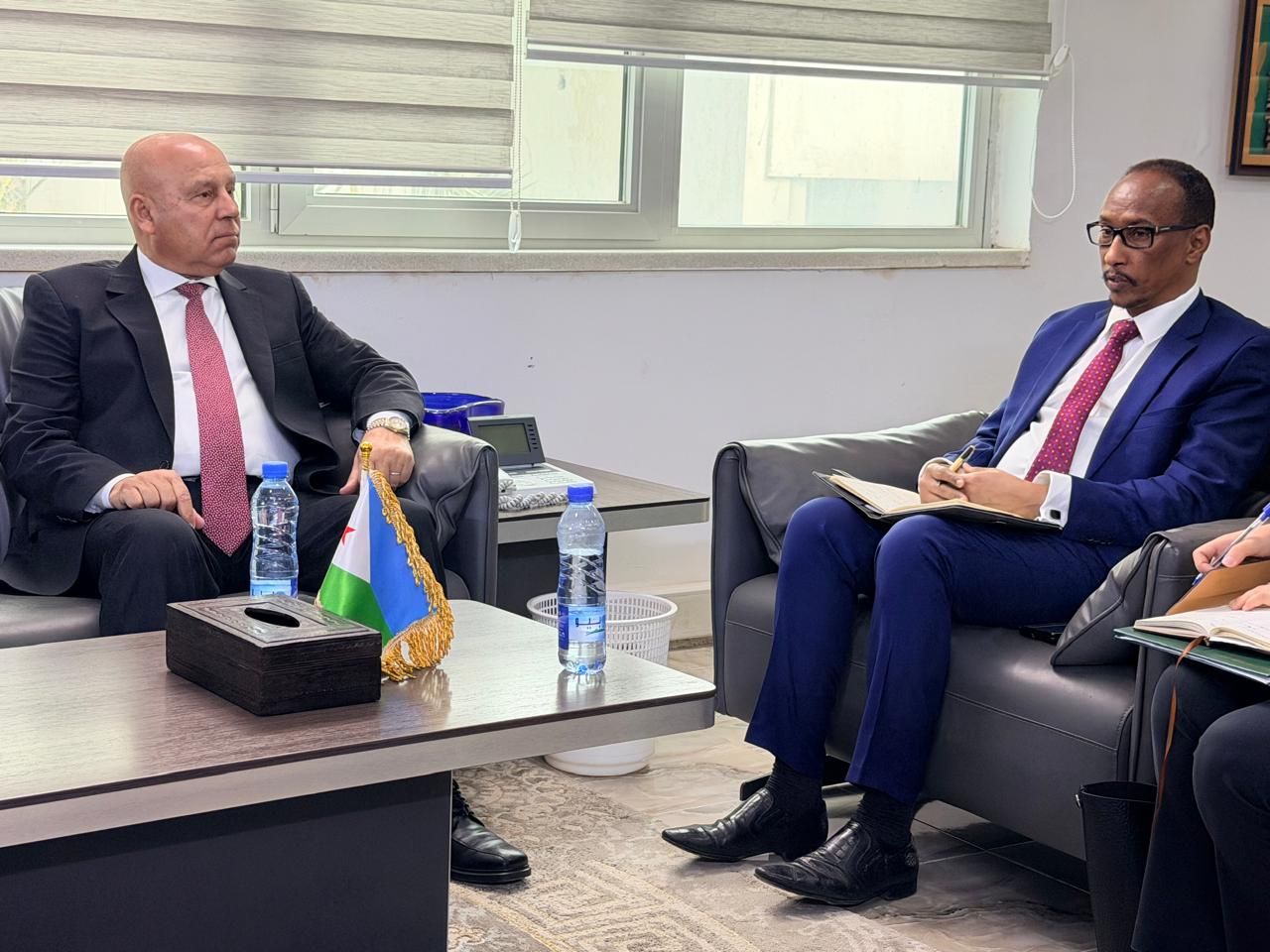 وزير الصناعة والنقل يبحث تعزيز الشراكة الاقتصادية مع جيبوتي في عدد من القطاعات الحيوية - الخليج الان