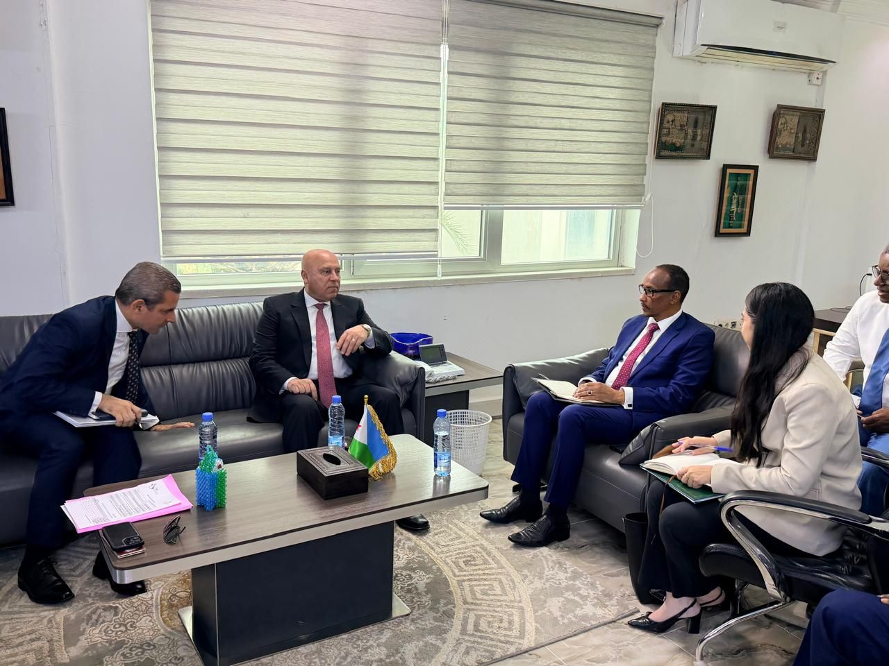 وزير الصناعة والنقل يبحث تعزيز الشراكة الاقتصادية مع جيبوتي في عدد من القطاعات الحيوية - الخليج الان