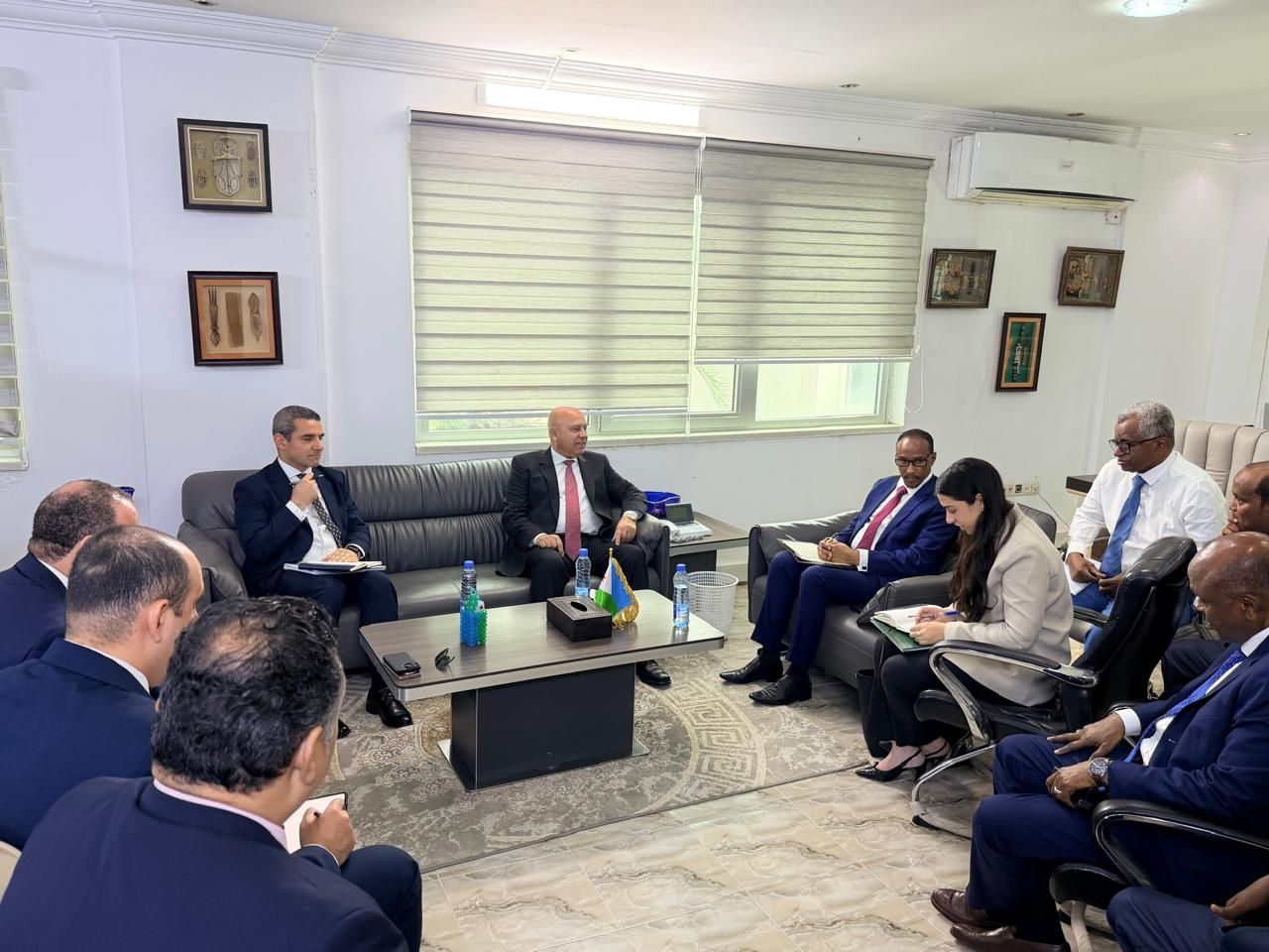 وزير الصناعة والنقل يبحث تعزيز الشراكة الاقتصادية مع جيبوتي في عدد من القطاعات الحيوية - الخليج الان