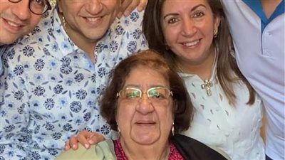 وفاة والدة الفنان هاني رمزي.. تفاصيل - الخليج الان