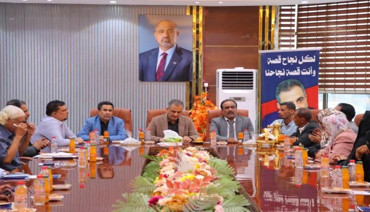 محافظ العاصمة عدن يفتتح حزمة مشاريع تنموية وخدمية بمديرية خورمكسر للعام 2025م