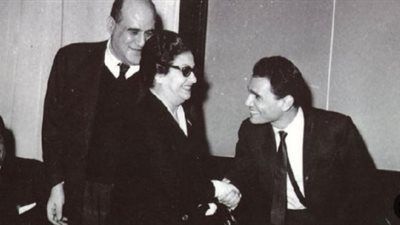 مفاجأة.. عبد الحليم حافظ يكشف عن رأيه في أم كلثوم| لقاء نادر - الخليج الان