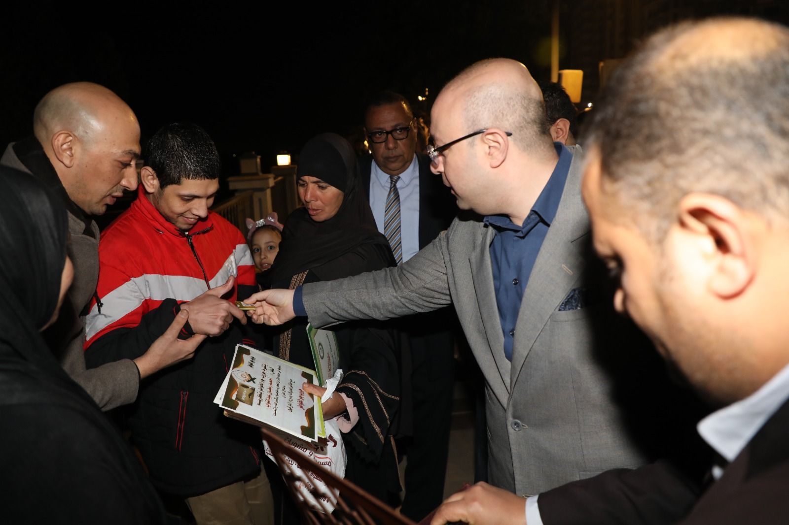 محافظ بني سويف يتفقد الممشى السياحي ويهنئ المواطنين برأس السنة الميلادية - الخليج الان