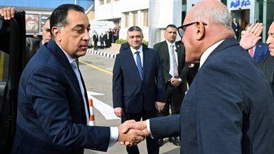 رئيس الوزراء يتفقد أعمال تطوير مصنع عربات السكك الحديدية ومترو الأنفاق "سيماف" بحلوان - الخليج الان