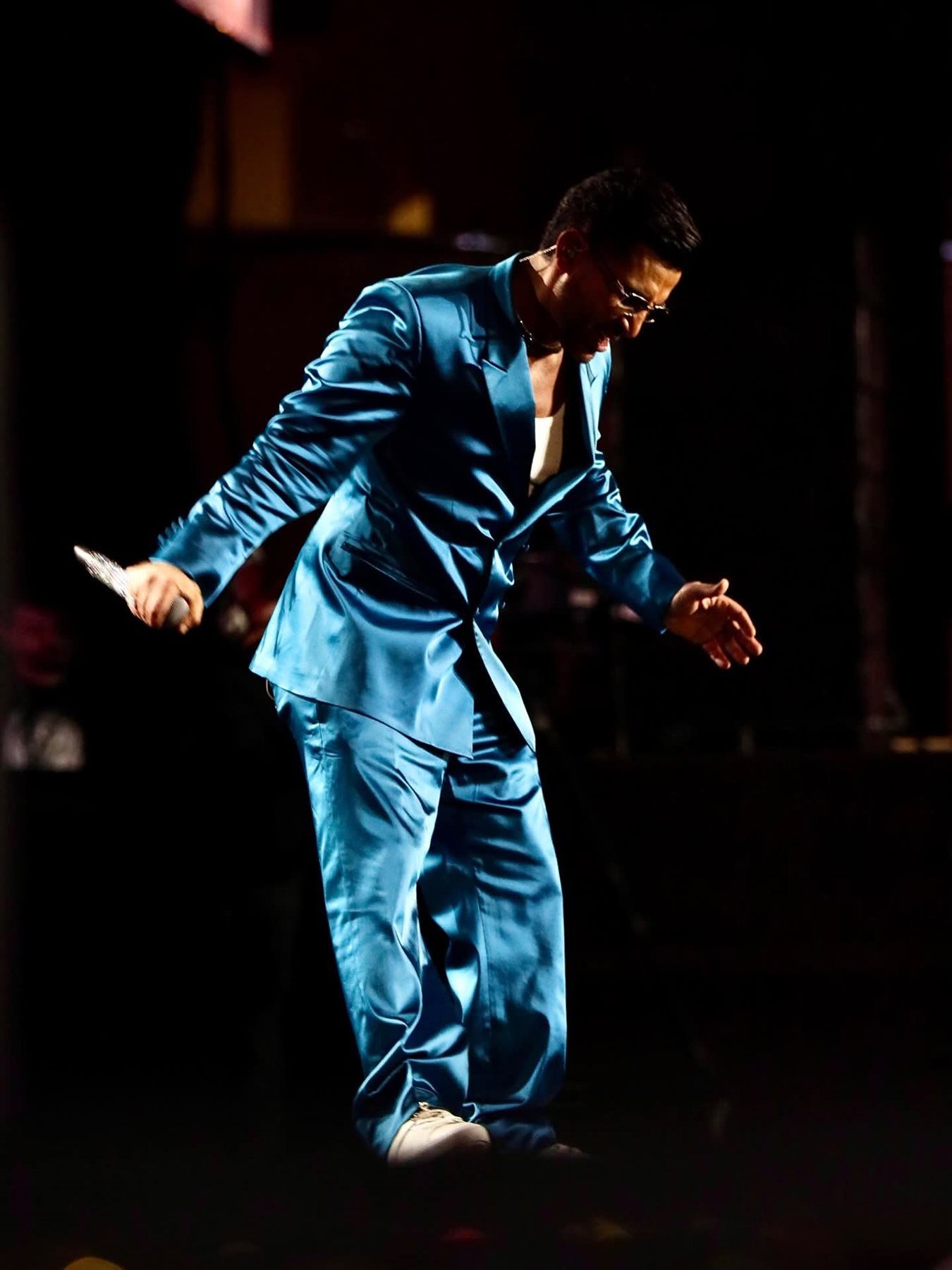 تحت شعار كامل العدد.. أحمد سعد يشعل حفل الشارقة - الخليج الان