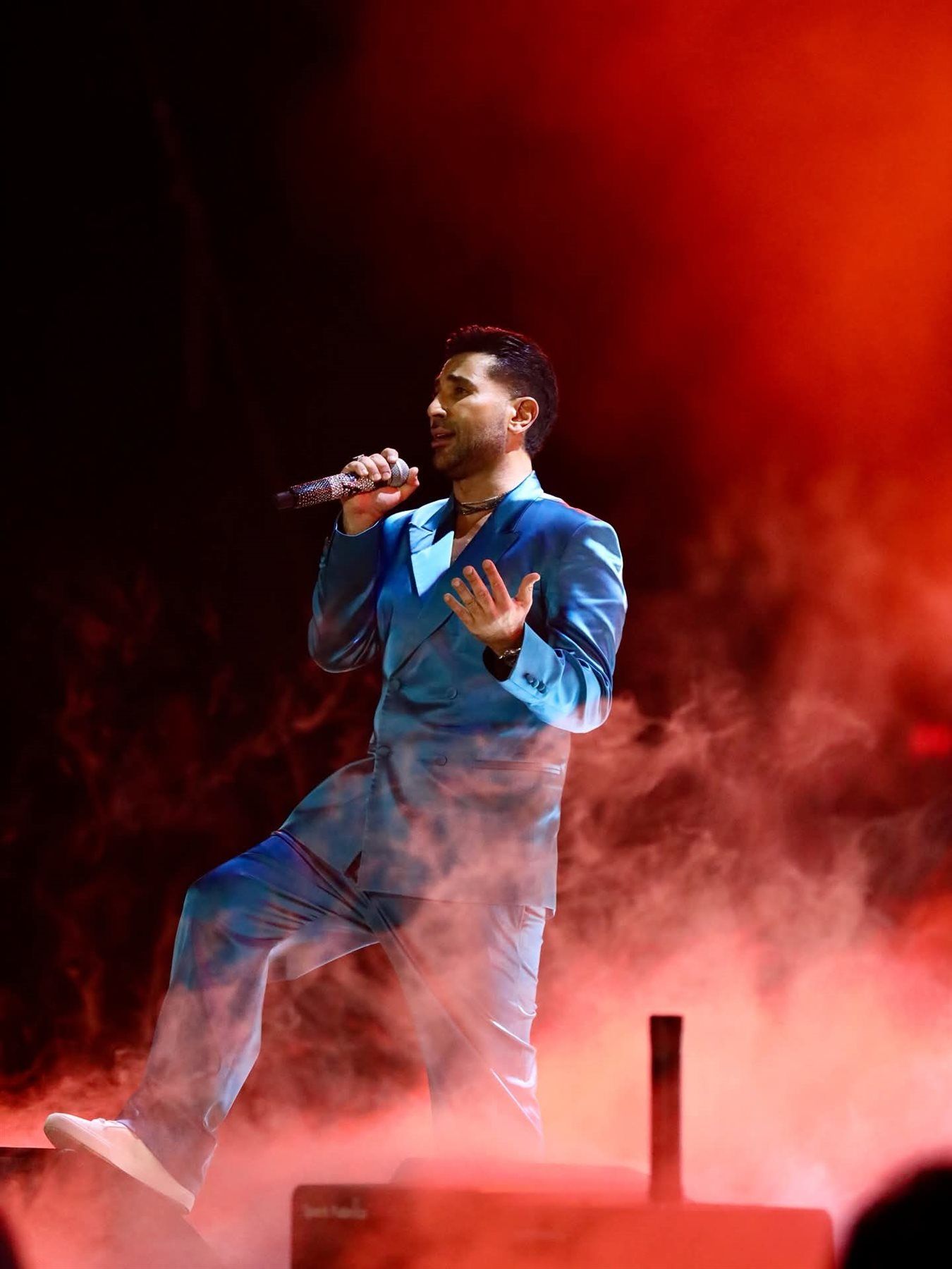 تحت شعار كامل العدد.. أحمد سعد يشعل حفل الشارقة - الخليج الان