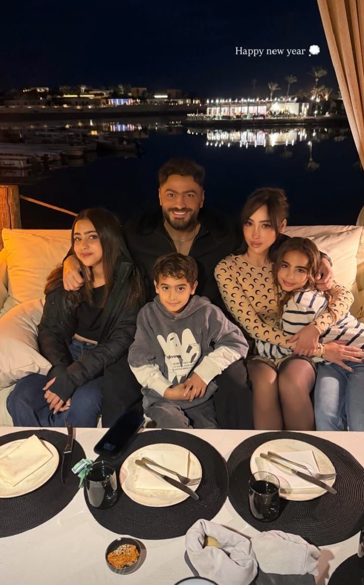 بسمة بوسيل تحتفل بالعام الجديد رفقة طليقها تامر حسني وأبناءهم| صور - الخليج الان