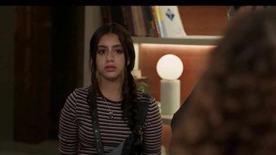 مسلسل ميدتيرم الحلقة 22.. هل نعومي ضحية مرض تيا النفسي؟ - الخليج الان