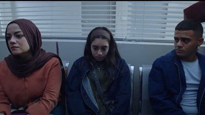 مسلسل ميدتيرم الحلقة 21.. التحقيق مع تيا بعد انتحار نعومي.. فهل كانت السبب؟ - الخليج الان