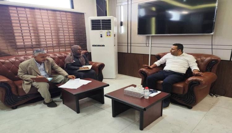 عدن.. وزارة الصحة تبحث مع الصحة العالمية أهمية مضاعفة الجهود وتكثيف العمل المشترك