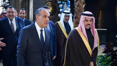 «مناقشة قضايا الشرق الأوسط».. ماذا دار في لقاء وزير الخارجية مع نظيره السعودي؟ - الخليج الان