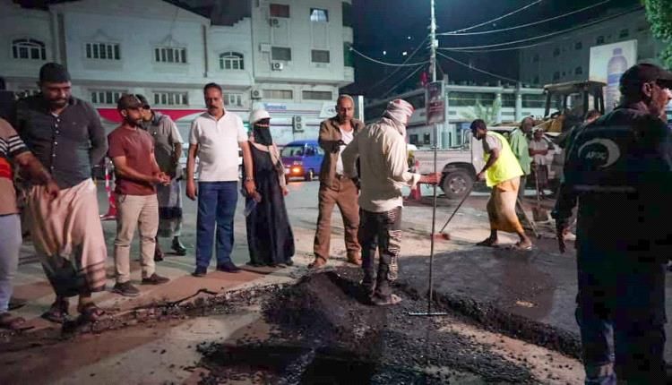 العقربي وبن جرادي يطلعان على سير أعمال سفلتة شارع البلدية بمديرية صيرة