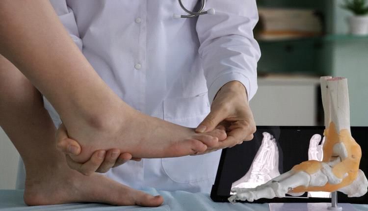 خطر مميت يظهر على قدميك !