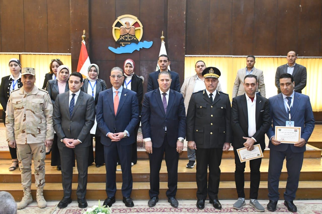 محافظ الفيوم يوافق علي إطلاق أسماء الشهداء على عدد من المنشآت الحكومية والشوارع العامة - الخليج الان