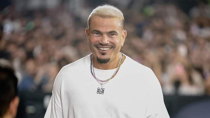 تصل 15 ألف جنيه.. أسعار تذاكر حفل عمرو دياب في القاهرة الجديدة - الخليج الان