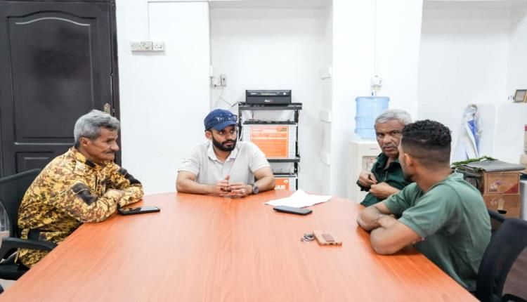 عدن.. مدير عام صيرة يناقش مع اللجنة الأمنية الترتيبات الأمنية في المديرية