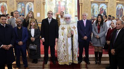 نيابةً عن محافظ الإسماعيلية.. نائب المحافظ يشهد قداس عيد الميلاد المجيد بمطرانية الأقباط الأرثوذكس بالشيخ زايد - الخليج الان