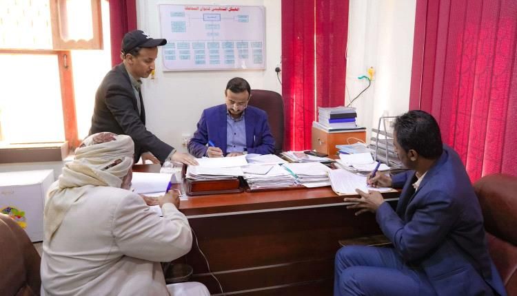 توقيع عقدين لتنفيذ مشروعين في قطاعي الصحة والطرق بمحافظة شبوة