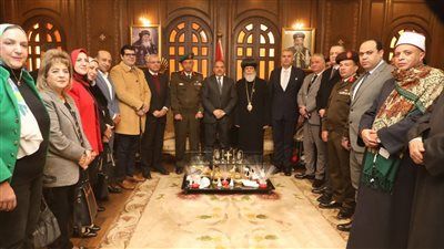 محافظ الشرقية يزور المطرانية والكنيسة الكاثوليكية لتقديم التهنئة للأخوة المسيحيين - الخليج الان