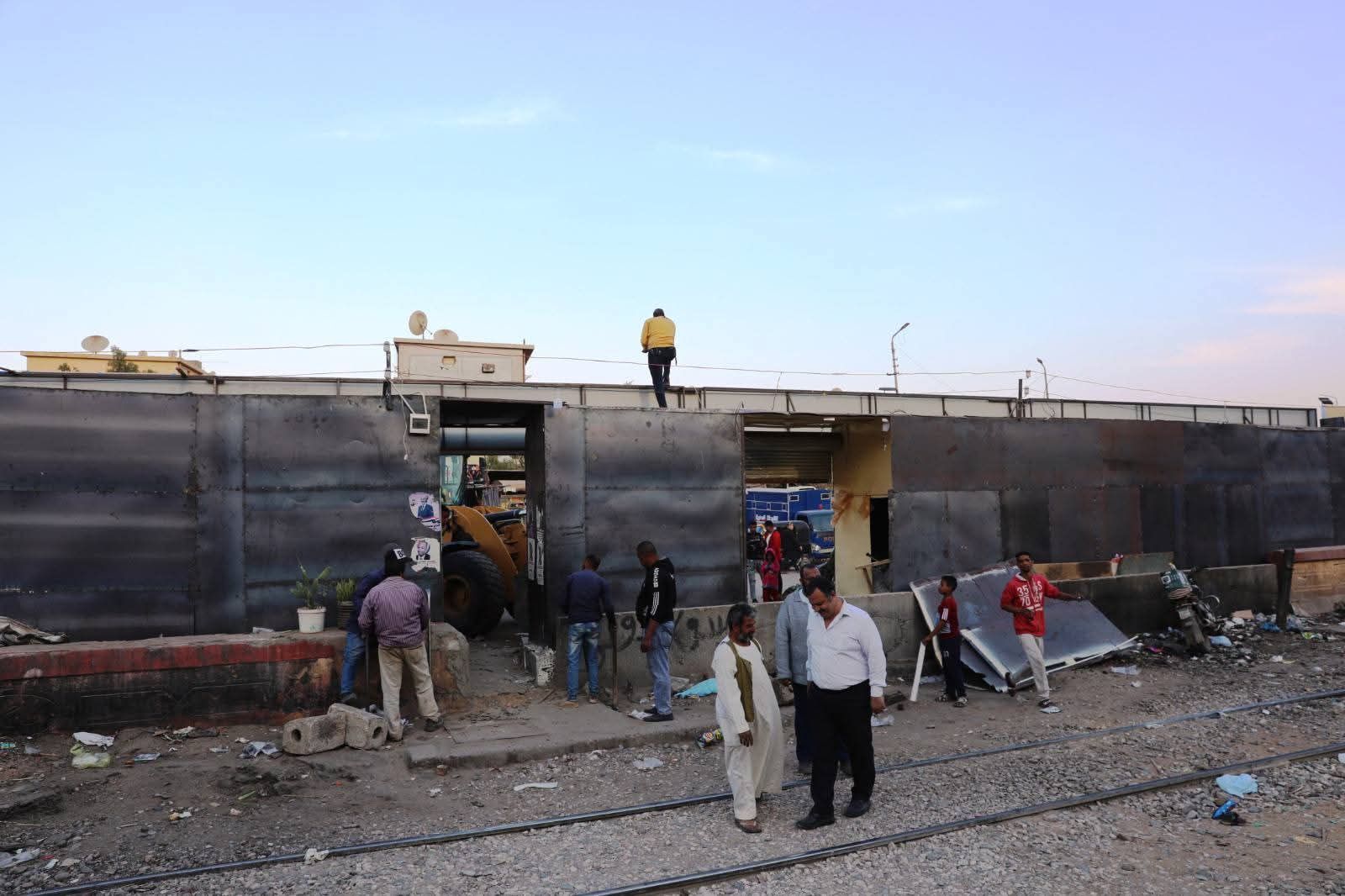 محافظ أسوان يوجه بحملة لإزالة الأكشاك العشوائية - الخليج الان