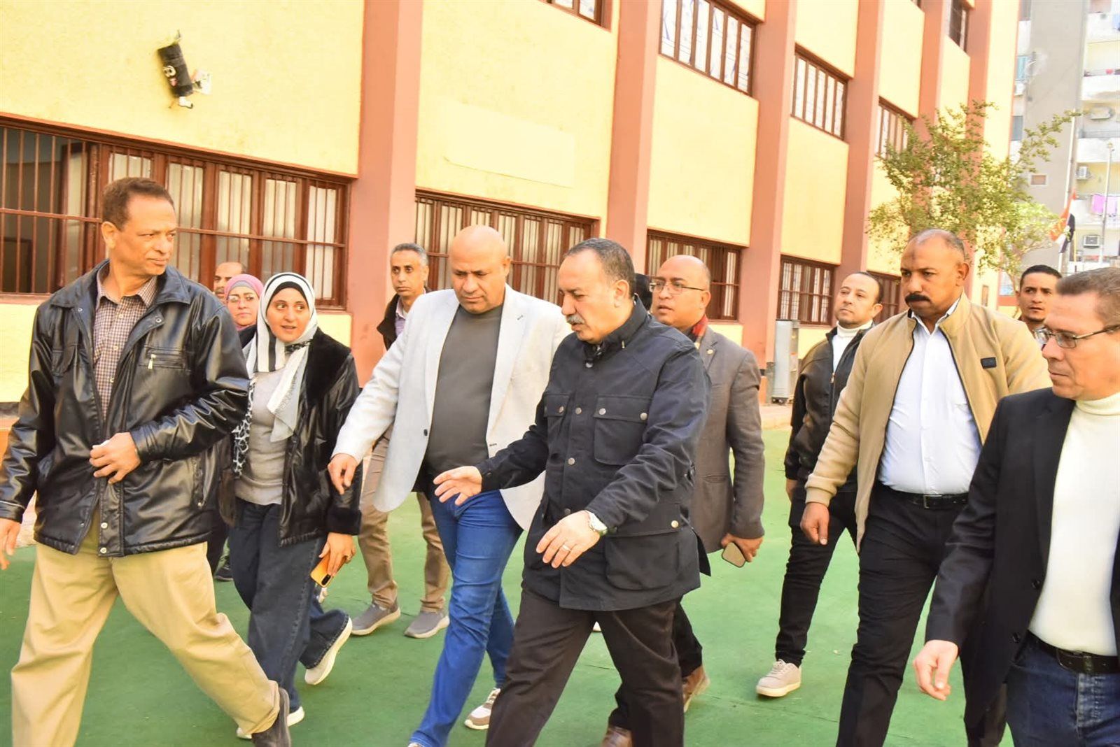 محافظ أسيوط يتفقد مدرسة الأمل الفنية الثانوية بنات للصم وضعاف السمع - الخليج الان