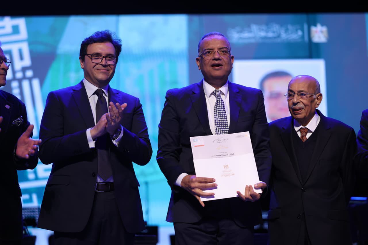 وزير الثقافة يكرّم الكاتب الصحفي الدكتور محمود مسلم في عيد الثقافة الثاني - الخليج الان